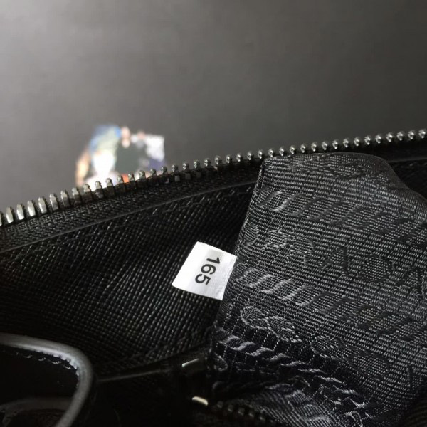 Pra*a leather clutch bag 4312 23.5cm x 1.5cm x 17.5cm