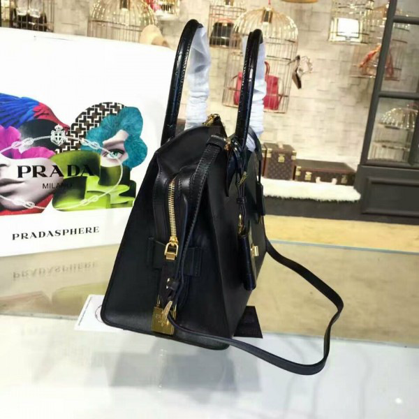 Pra*a esplanade 4013
