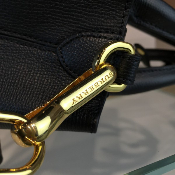 Bv*b*rry black shoulder bag 25cm x 12.5cm x 18cm