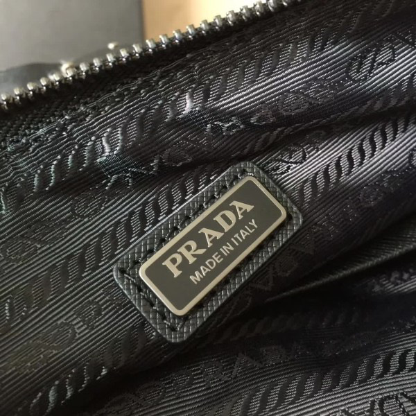 Pra*a nylon clutch 4292 28cm x 1.5cm x 18cm
