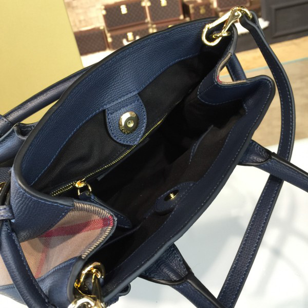 Bv*b*rry black shoulder bag 27cm x 11.5cm x 22cm