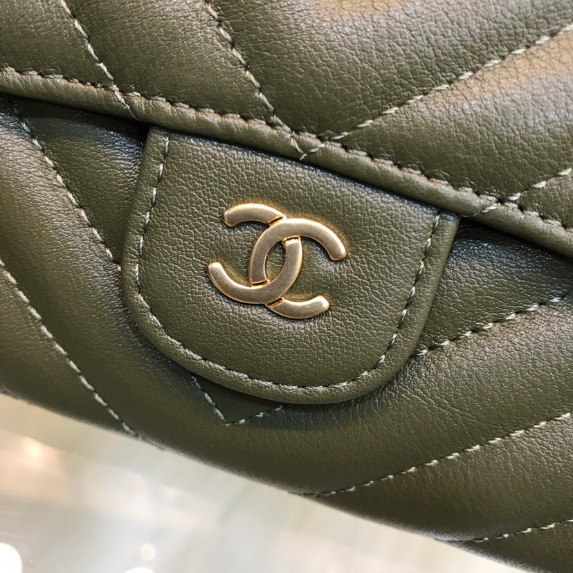 Ch**el long imported deer grain leather v-grain road wallet 80758 green 10.5*19.*3cm