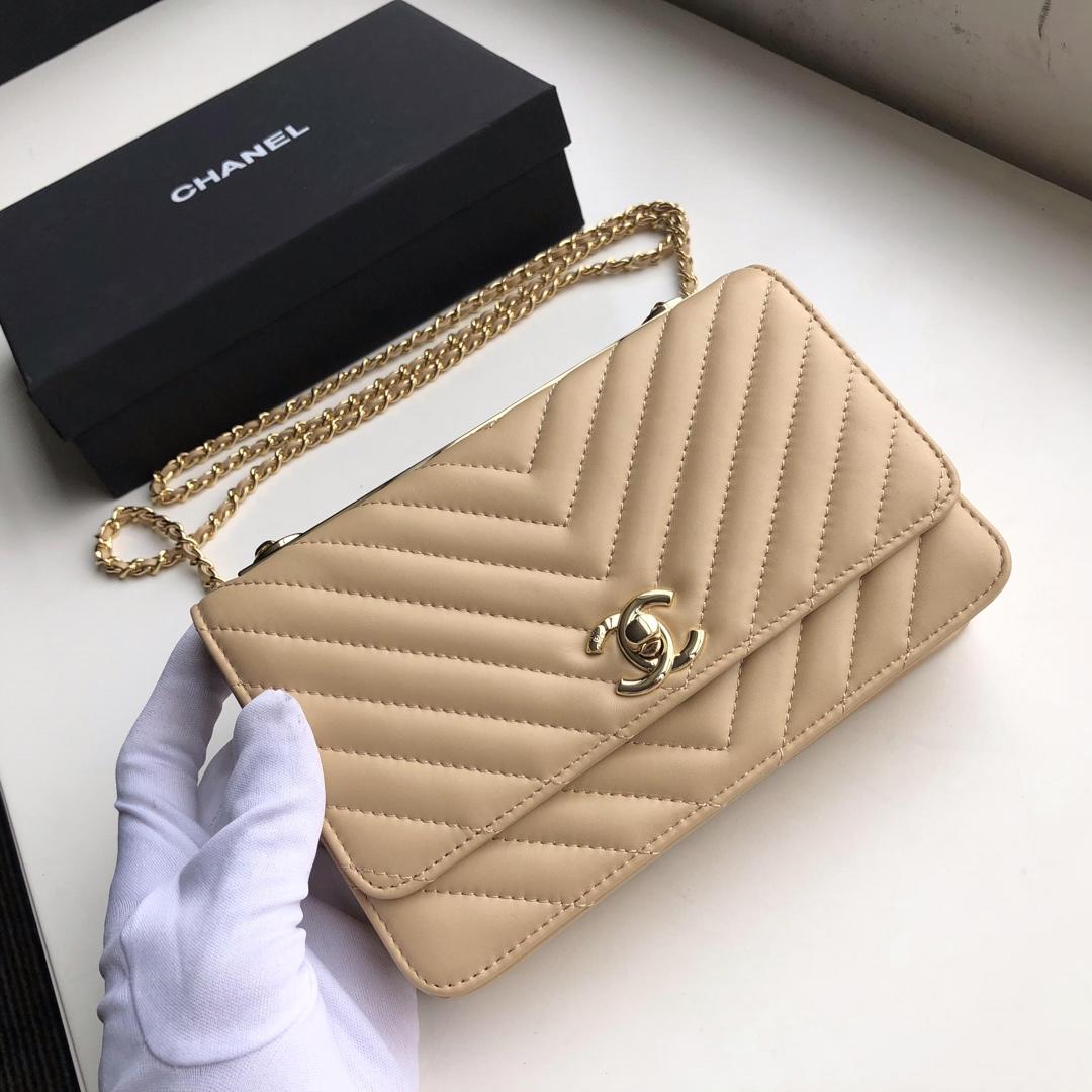 Ch**el lamb skin v-type chain bag yellow 19x13.5x3.5cm