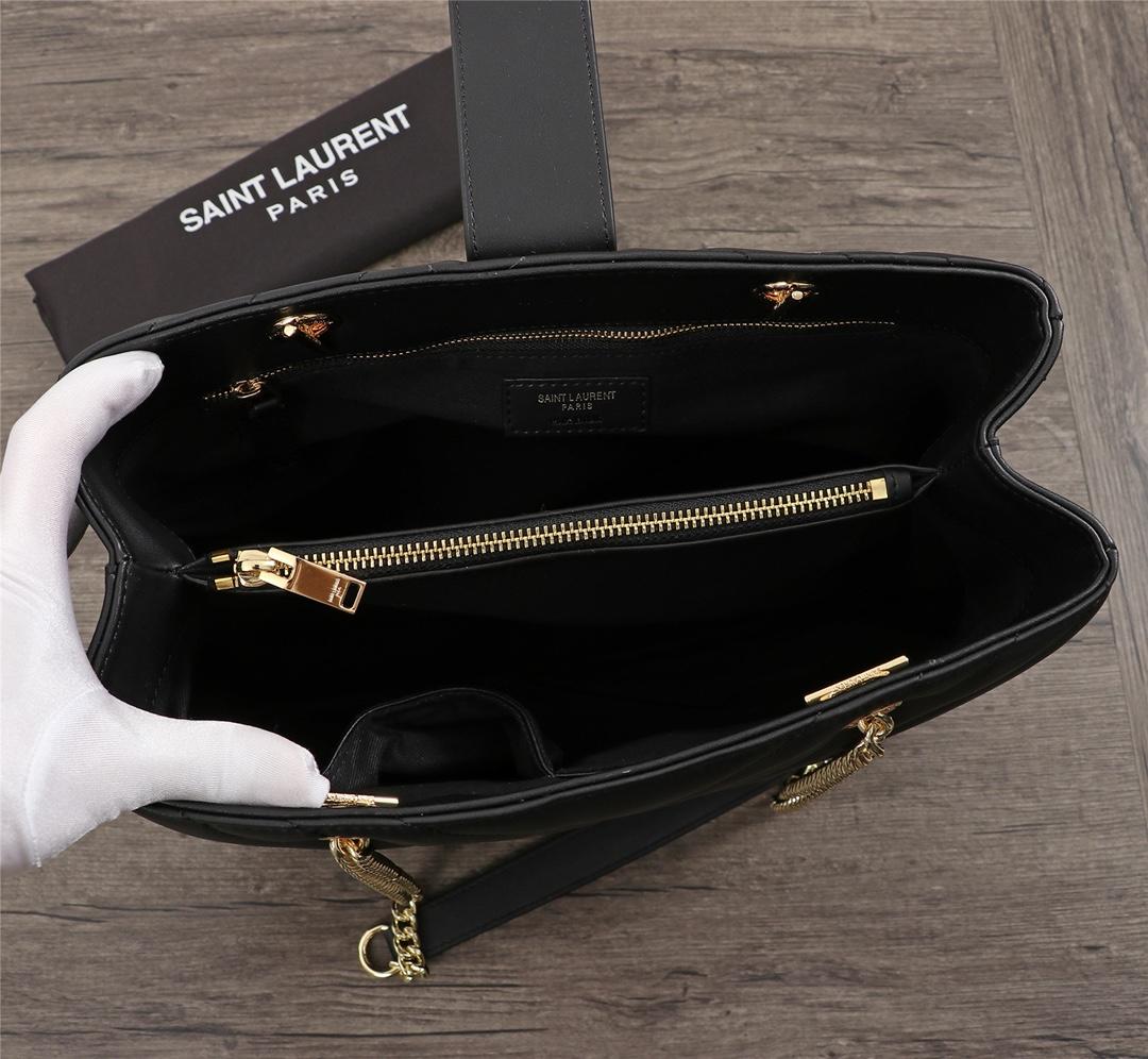 Y51 monogramme  35x9.5x25cm