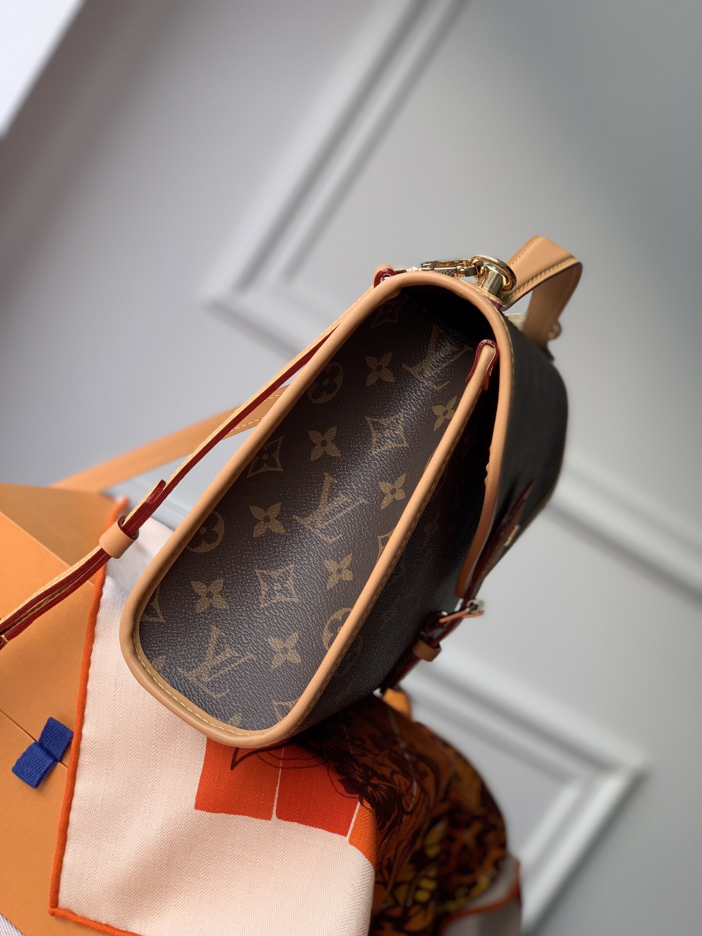 LV m44919 handbag large 29×24×10