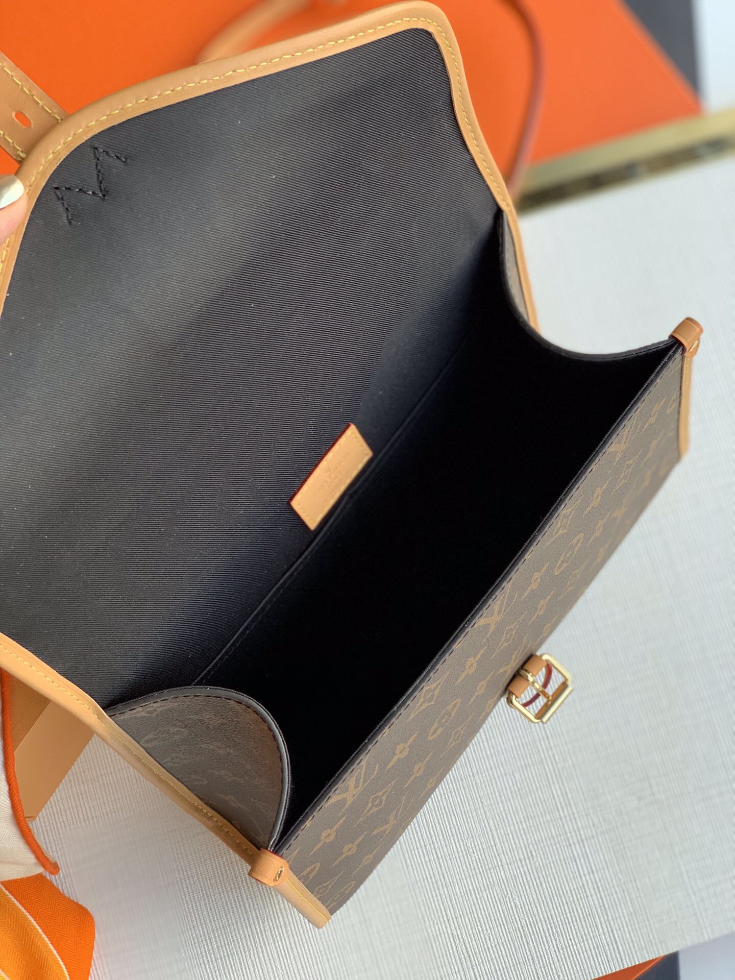 LV m44919 handbag large 29×24×10
