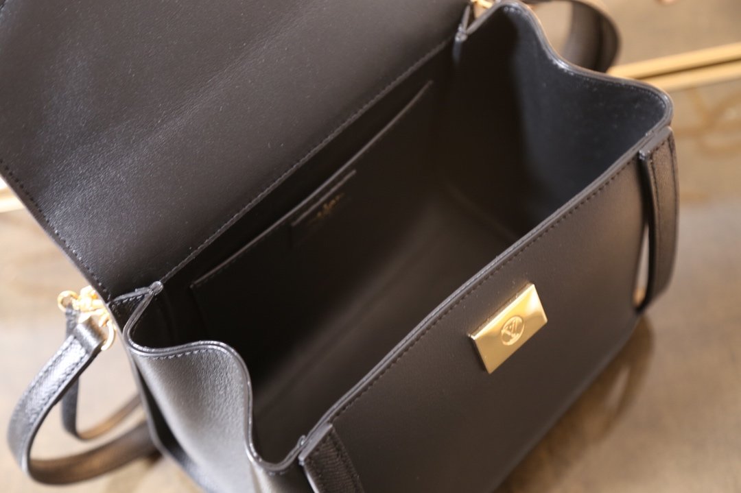 LV arch handbag black 22*20*3cm