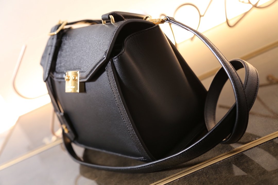LV arch handbag black 22*20*3cm