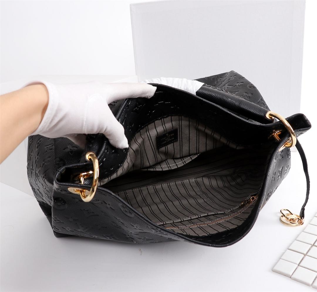 l0vis Vvtt0n monogram empreinte embossed leather 47cm