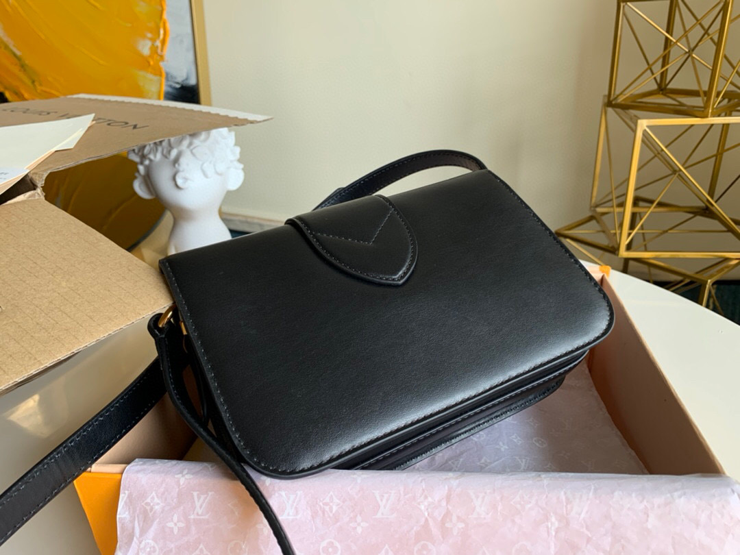 l0vis Vvtt0n lv pont 9 calfskin leather black m55948 23.0 x 15.0 x 8.0 cm