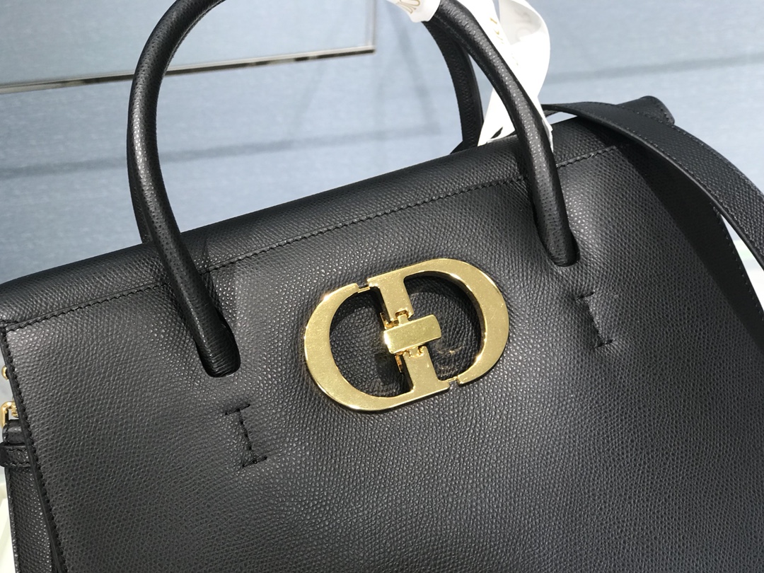D10r medium st honorÉ tote black grained calfskin m9321umba 25 cm x 19 cm x 12 cm