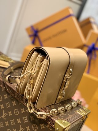 l0vis Vvtt0n rendez-vous calfskin camel m57745  17.0 x 22.0 x 7.0 cm