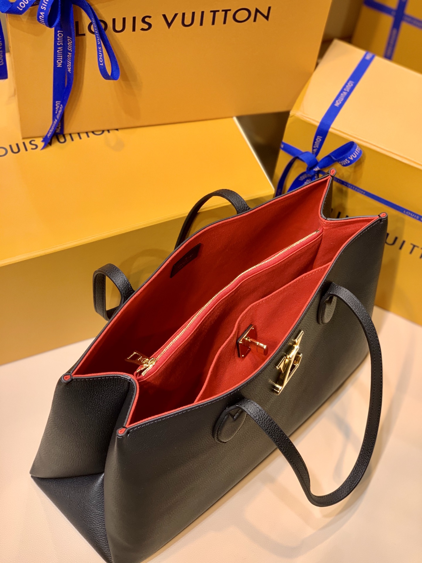 l0vis Vvtt0n lockme shopper leather black m57345 42.0 x 28.0 x 15.0 cm