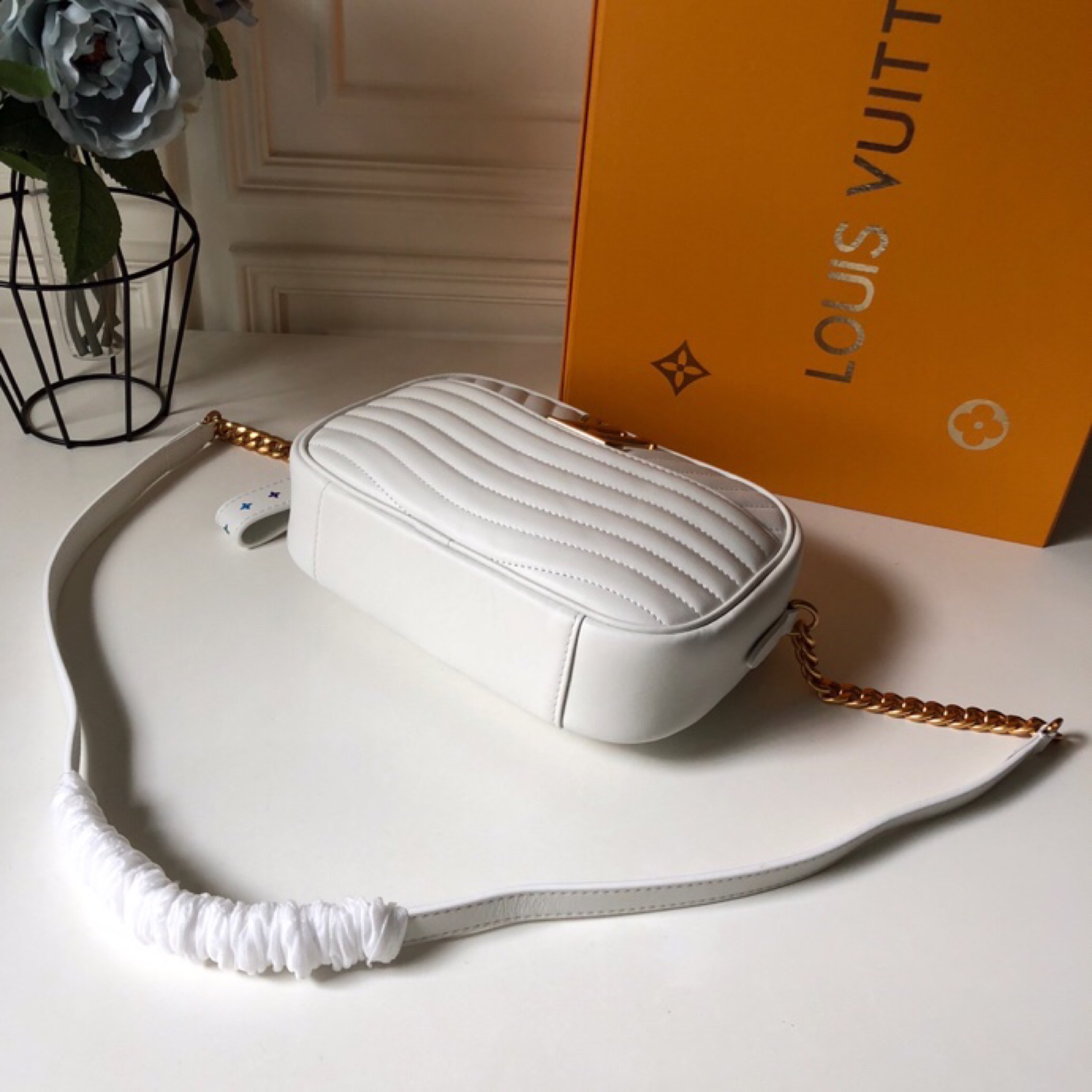 l0vis Vvtt0n new wave camera bag  h24 21.5 x 15.5 x 6 cm