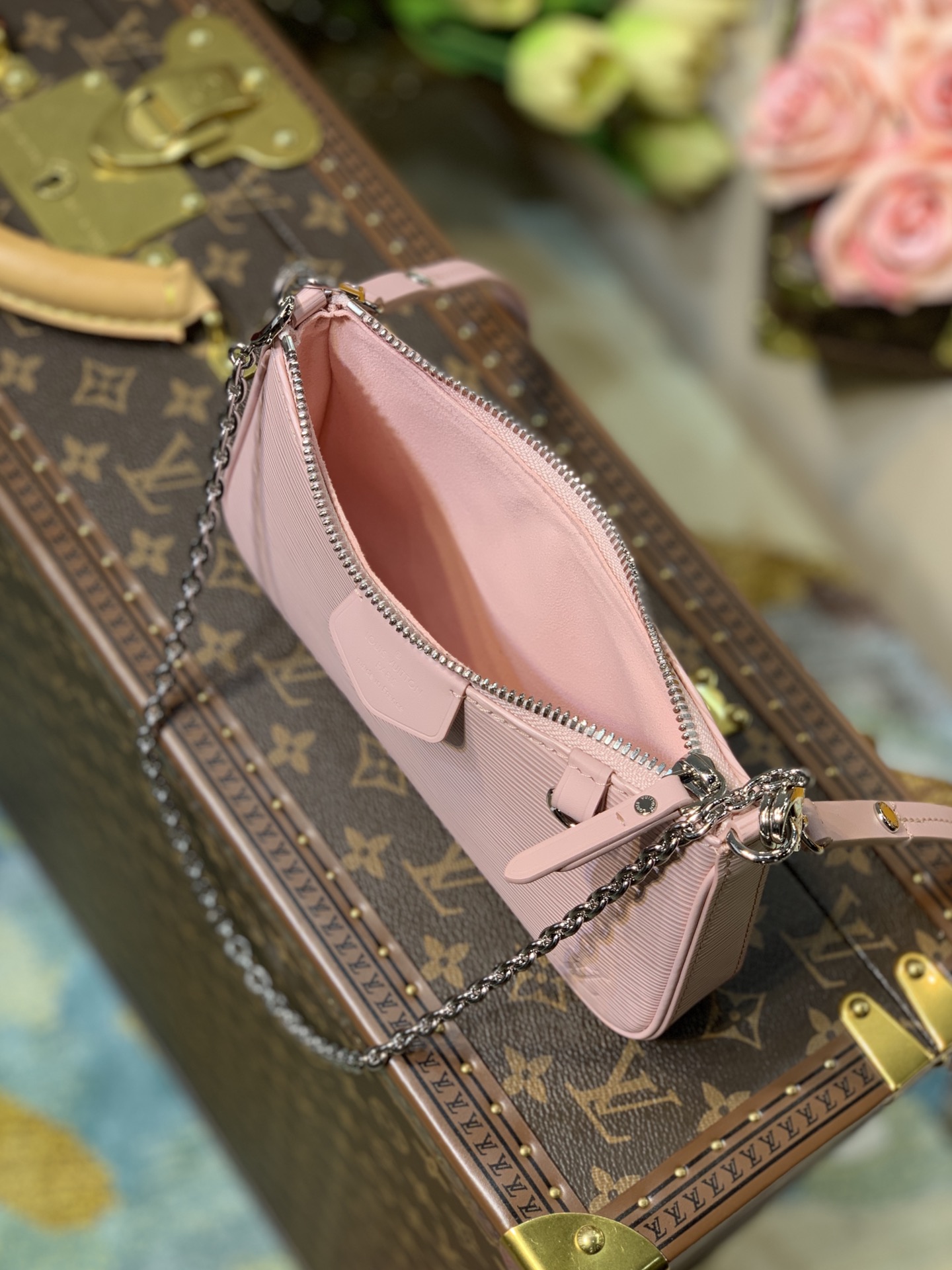 l0vis Vvtt0n easy pouch on strap rose ballerine m80483 19 x 11.5 x 3 cm