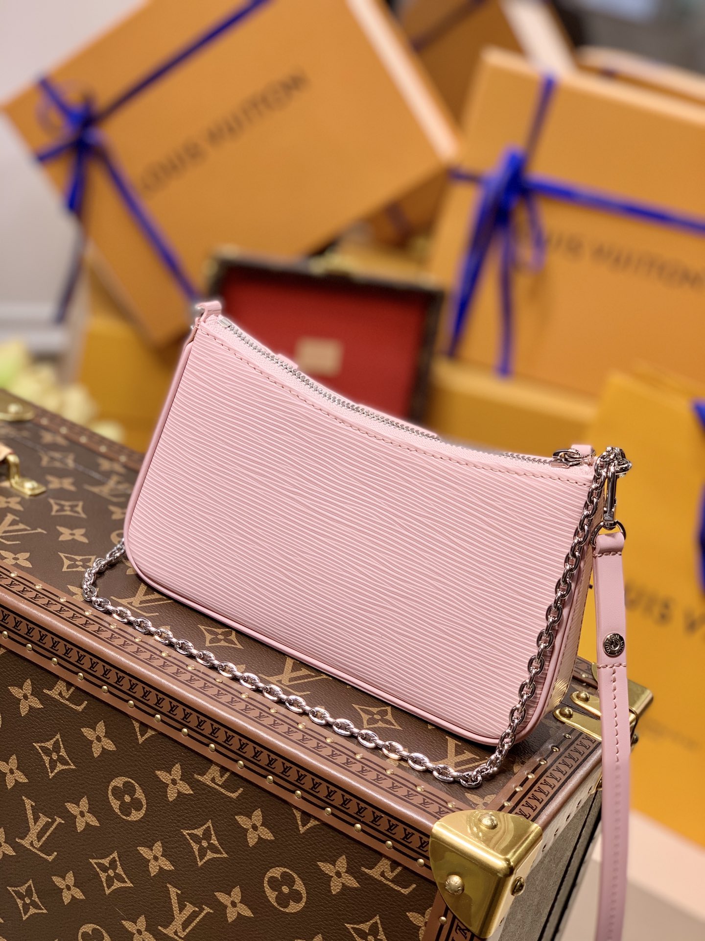 l0vis Vvtt0n easy pouch on strap rose ballerine m80483 19 x 11.5 x 3 cm