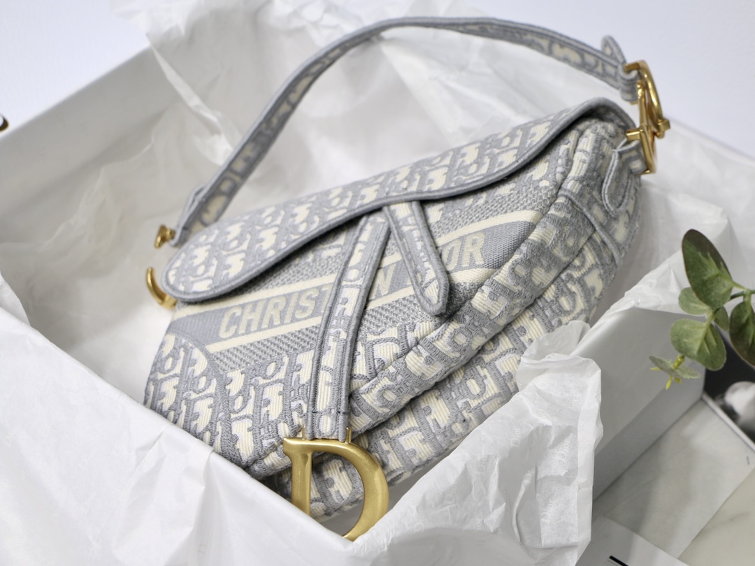 D10r saddle bag gray D10r oblique embroidery m0446criw 25.5 x 20 x 6.5 cm