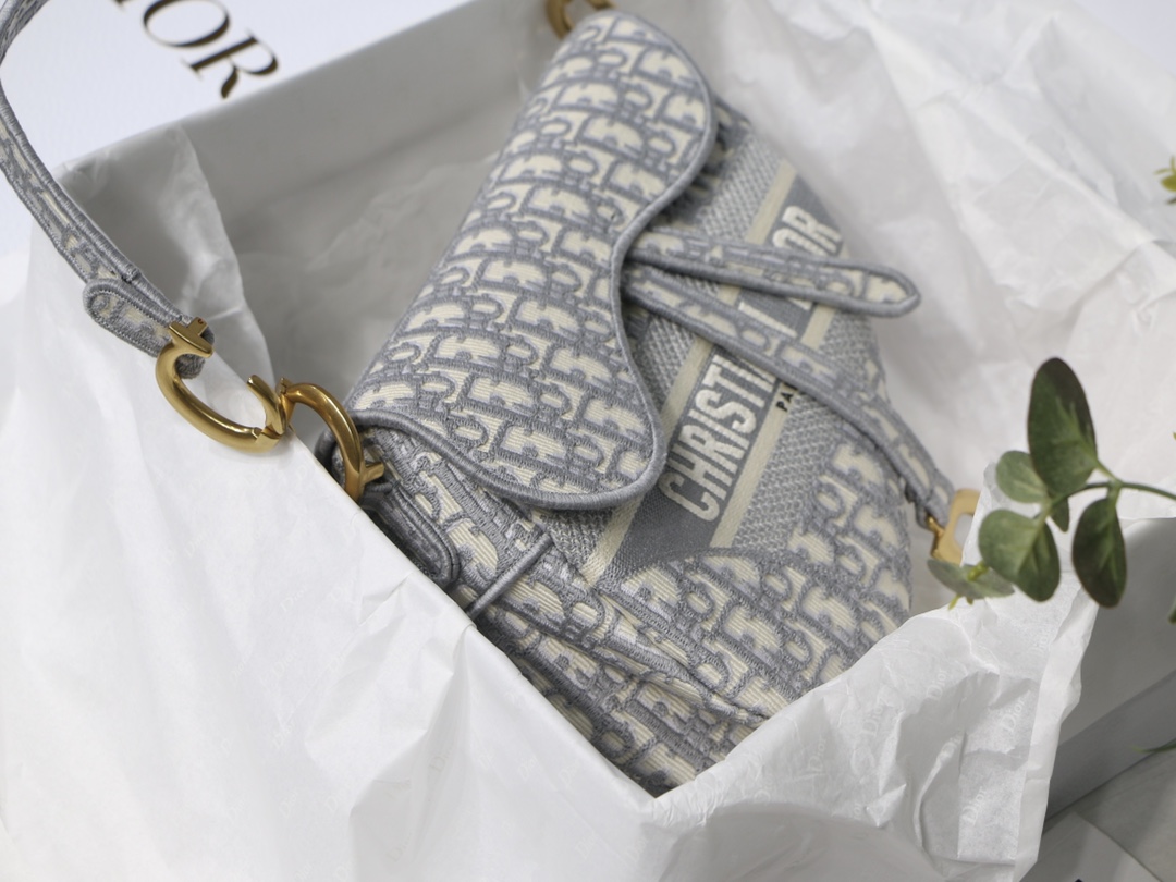 D10r saddle bag gray D10r oblique embroidery m0446criw 25.5 x 20 x 6.5 cm