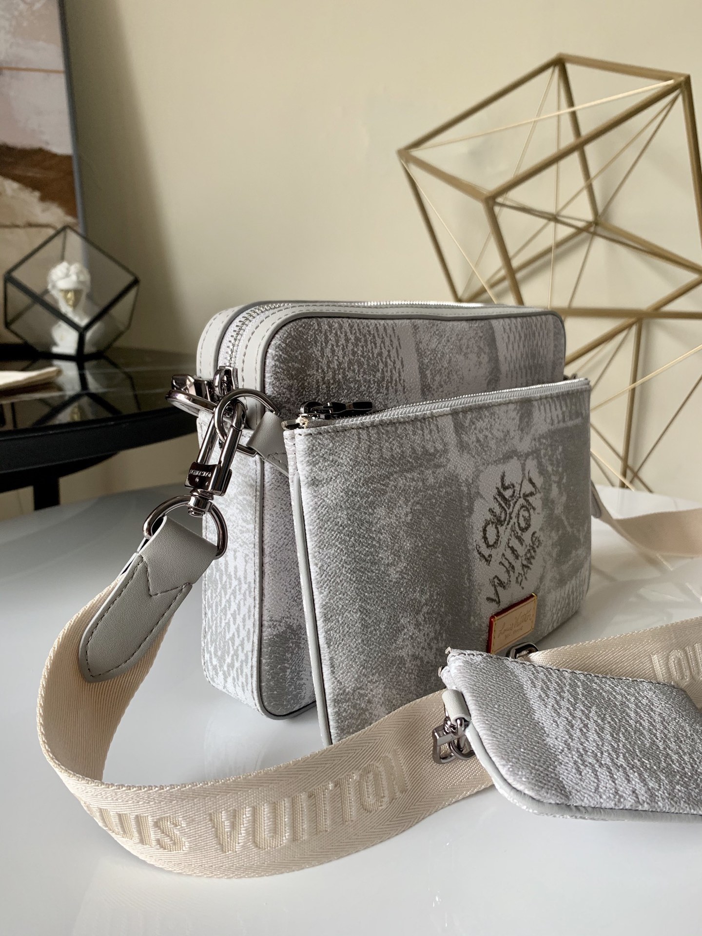 l0vis Vvtt0n trio messenger bag damier other stone grey n50068 26 × 5 × 18 cm