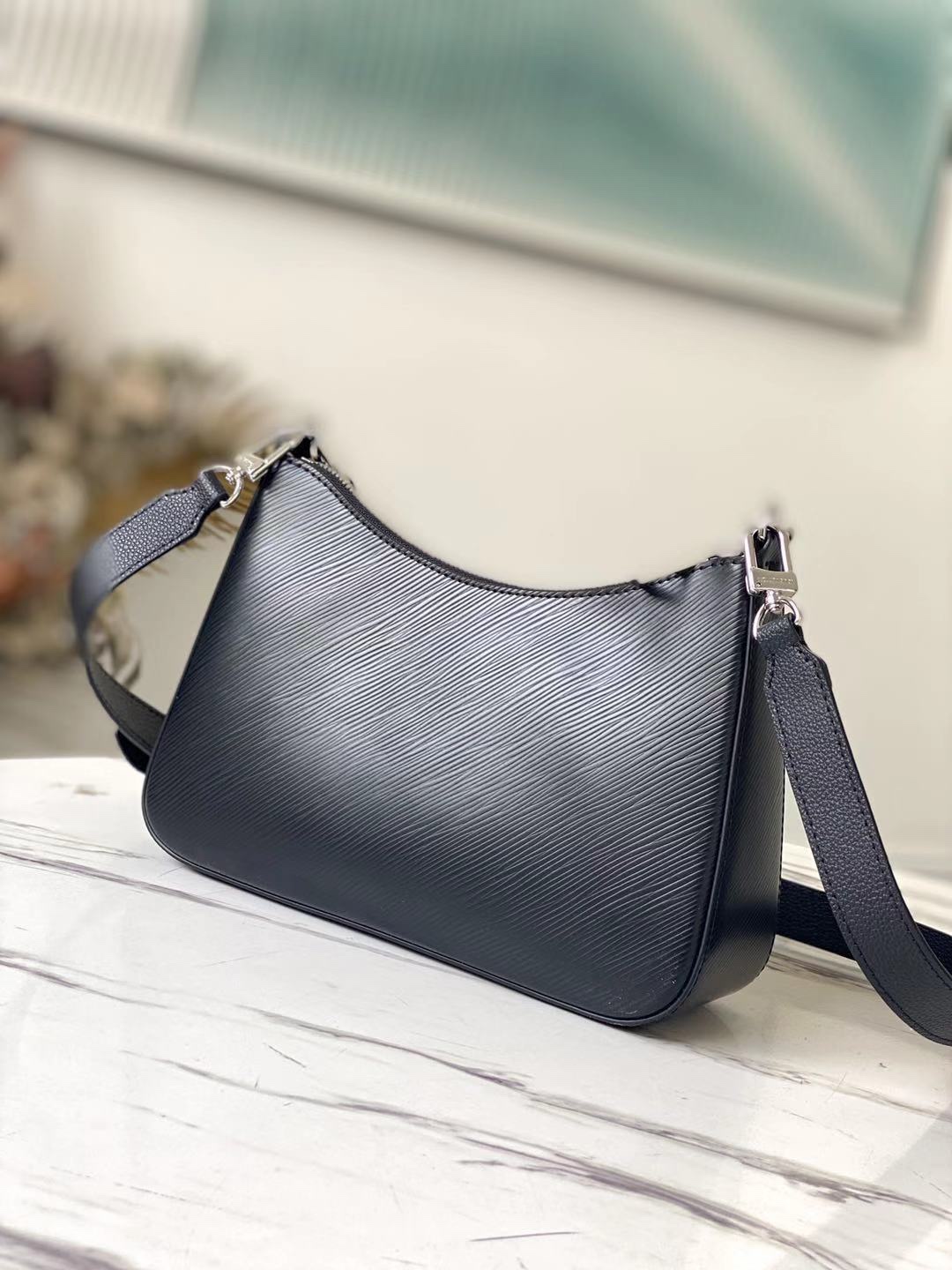 l0vis Vvtt0n marelle epi leather black m80689 25 x 15 x 8 cm
