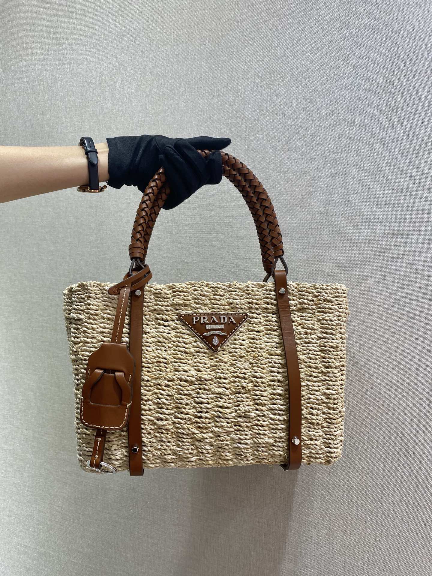 Pra*a women corn husk and leather tote beige 1bg336 26 x 18 x 13.5 cm