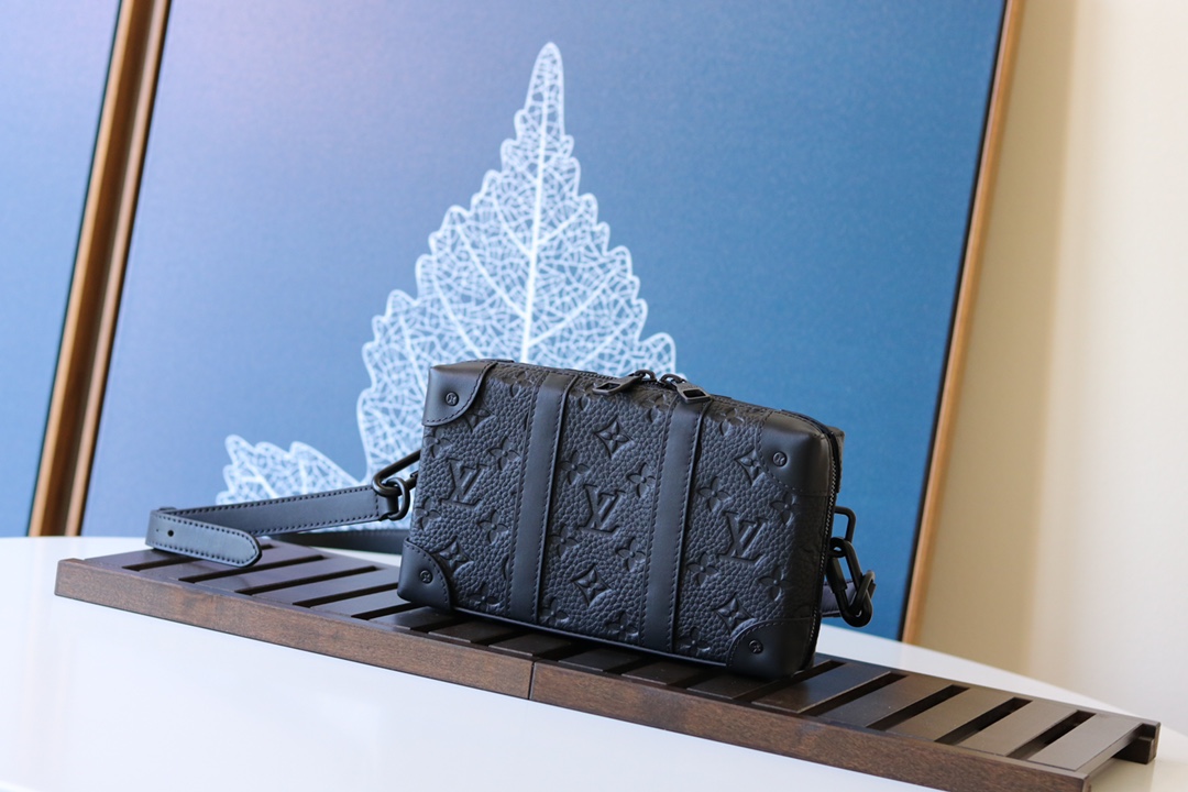 l0vis Vvtt0n soft trunk wallet taurillon monogram m80224 22.5 x 14 x 5 cm