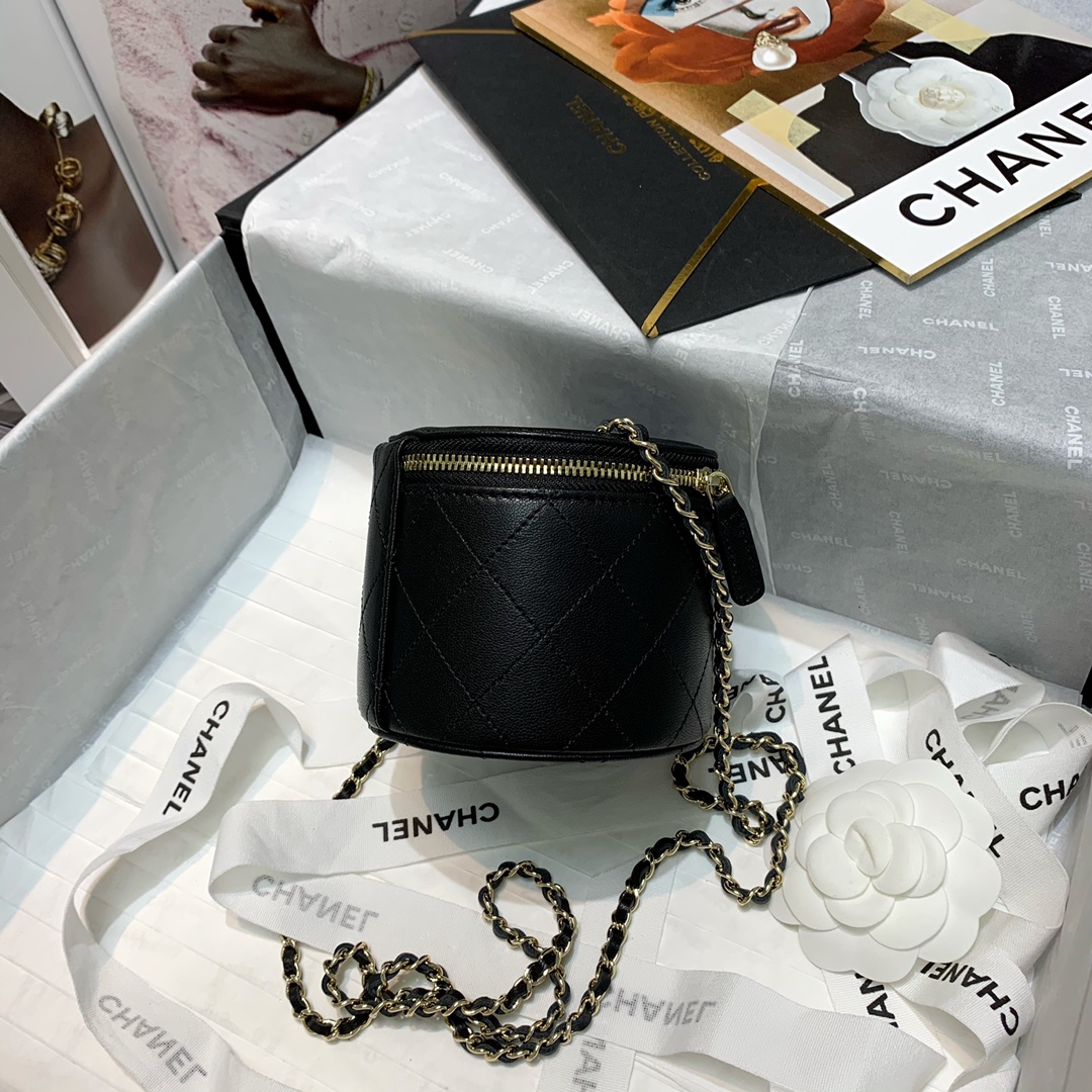 Ch**el small vanity with chain lambskin & gold-tone metal black ap2193 9 x 10 x 10 cm