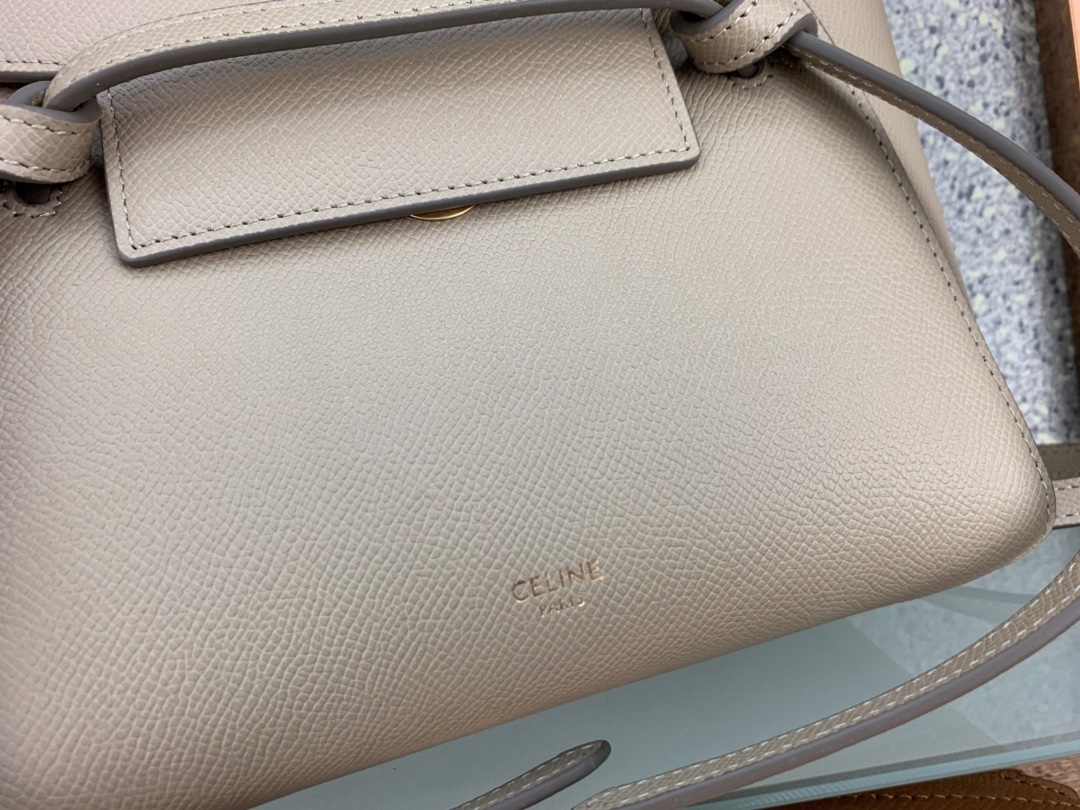 Ce1i*e nano belt bag in grained calfskin light taupe 189003 20 x 20 x 10 cm