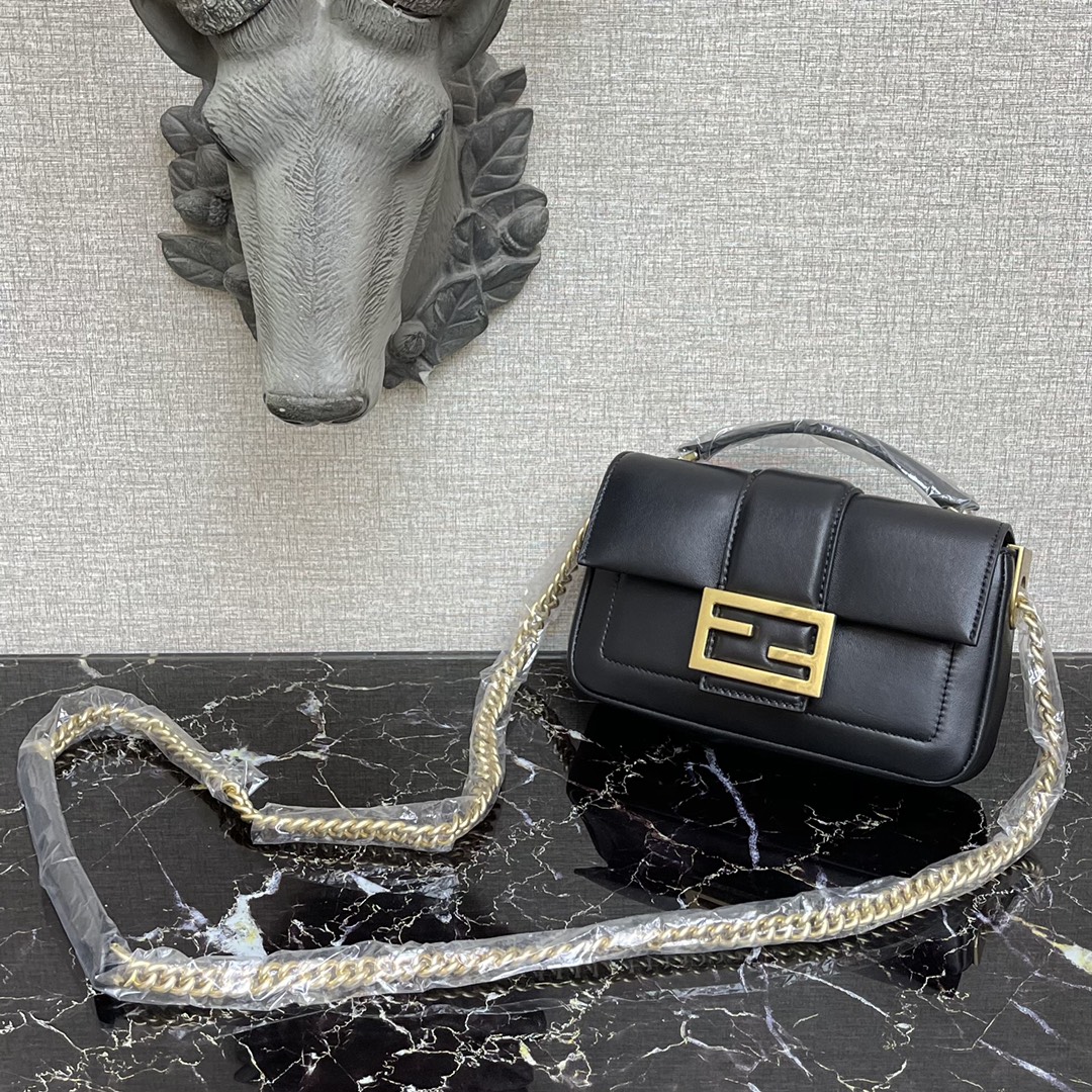 F**di mini baguette chain black and black nappa leather bag 8bs045 19 × 5 × 10 cm