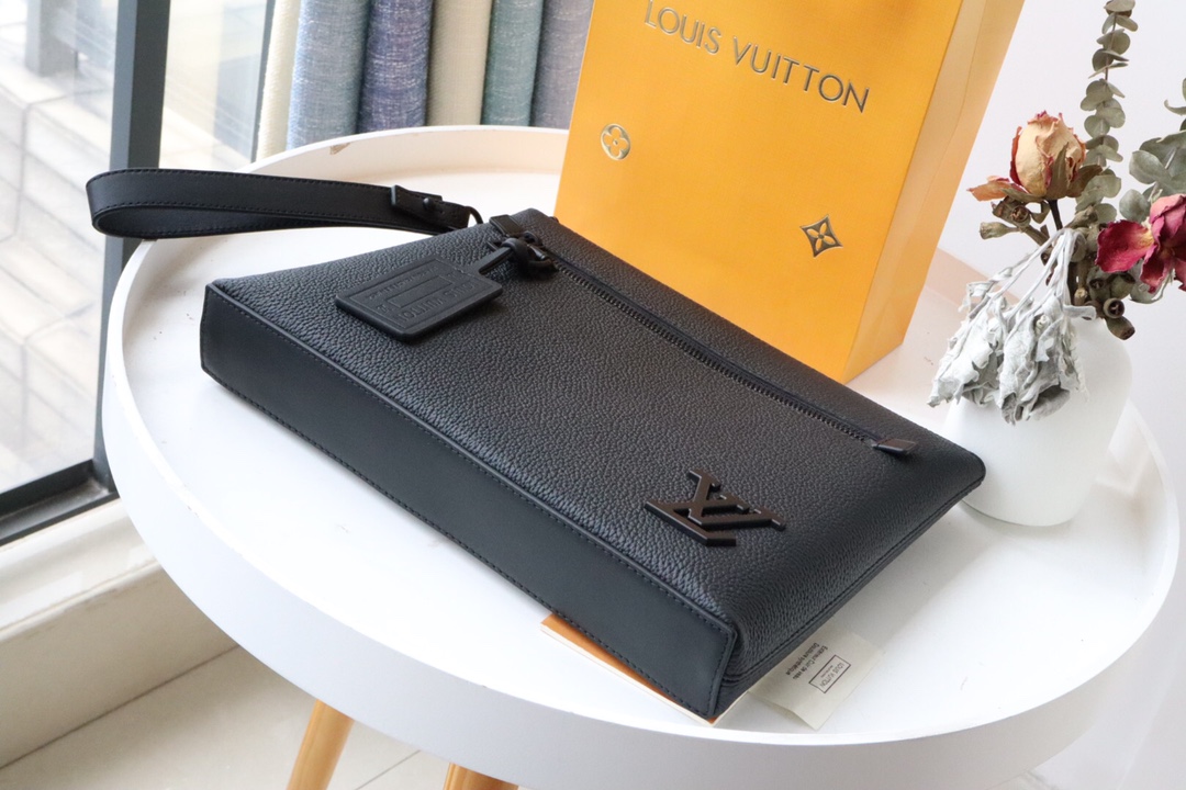 l0vis Vvtt0n ipad pouch aerogram m69837 30 x 22 x 5 cm