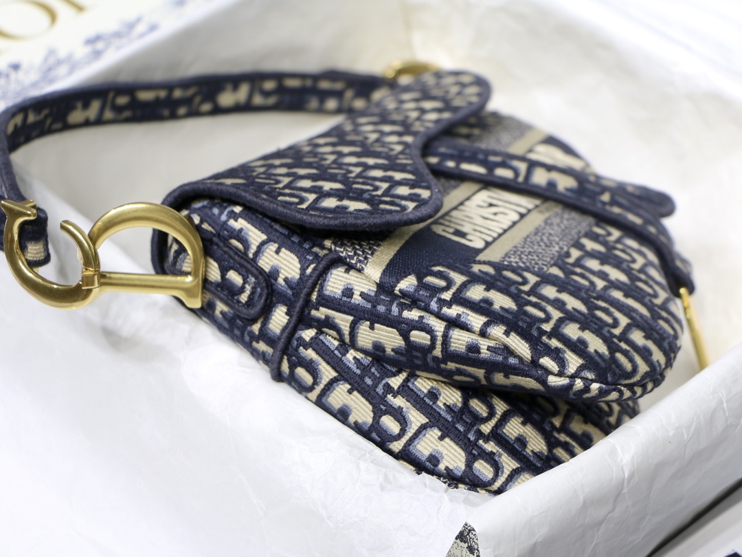 D10r saddle bag blue D10r oblique embroidery m0446criw 25.5 x 20 x 6.5 cm