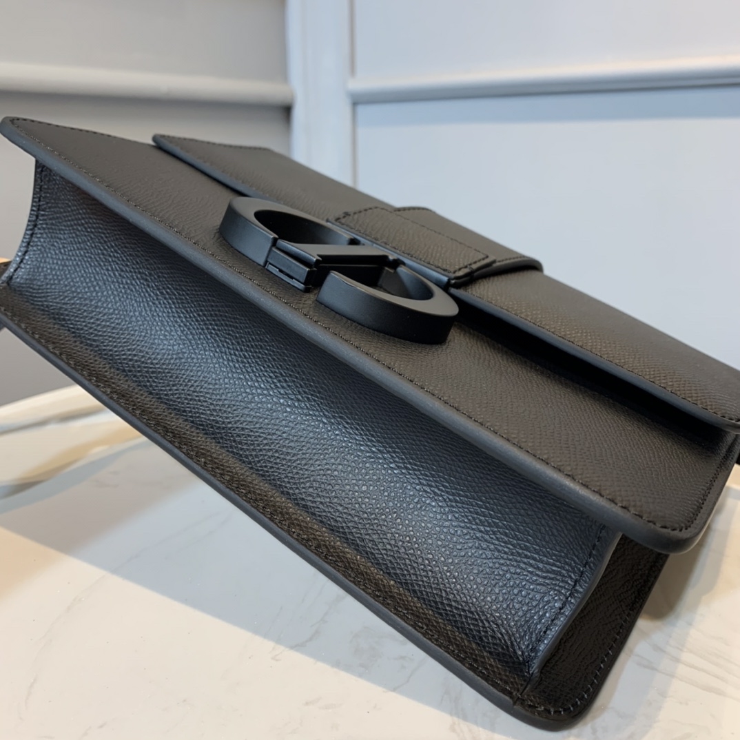 D10r 30 montaigne bag black box calfskin m9203bmoa 24 x 17 x 8 cm