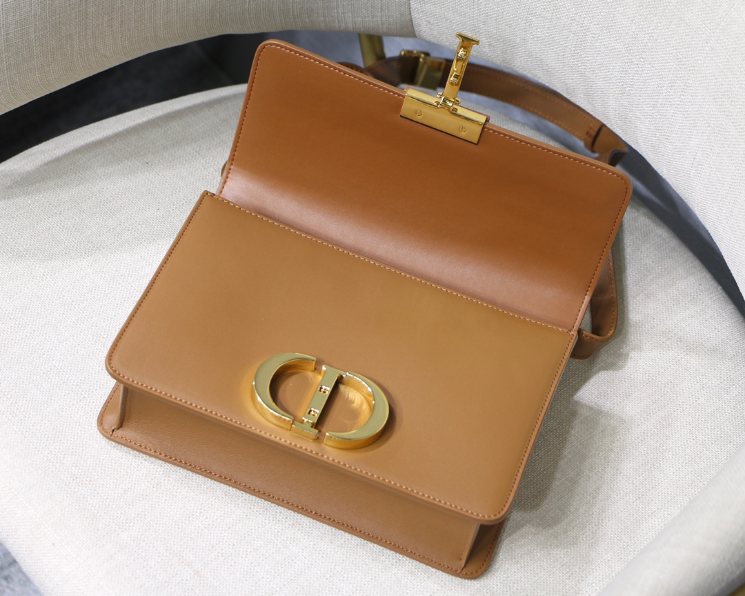 D10r 30 montaigne bag cognac-colored box calfskin m9203umos 24 x 17 x 8 cm
