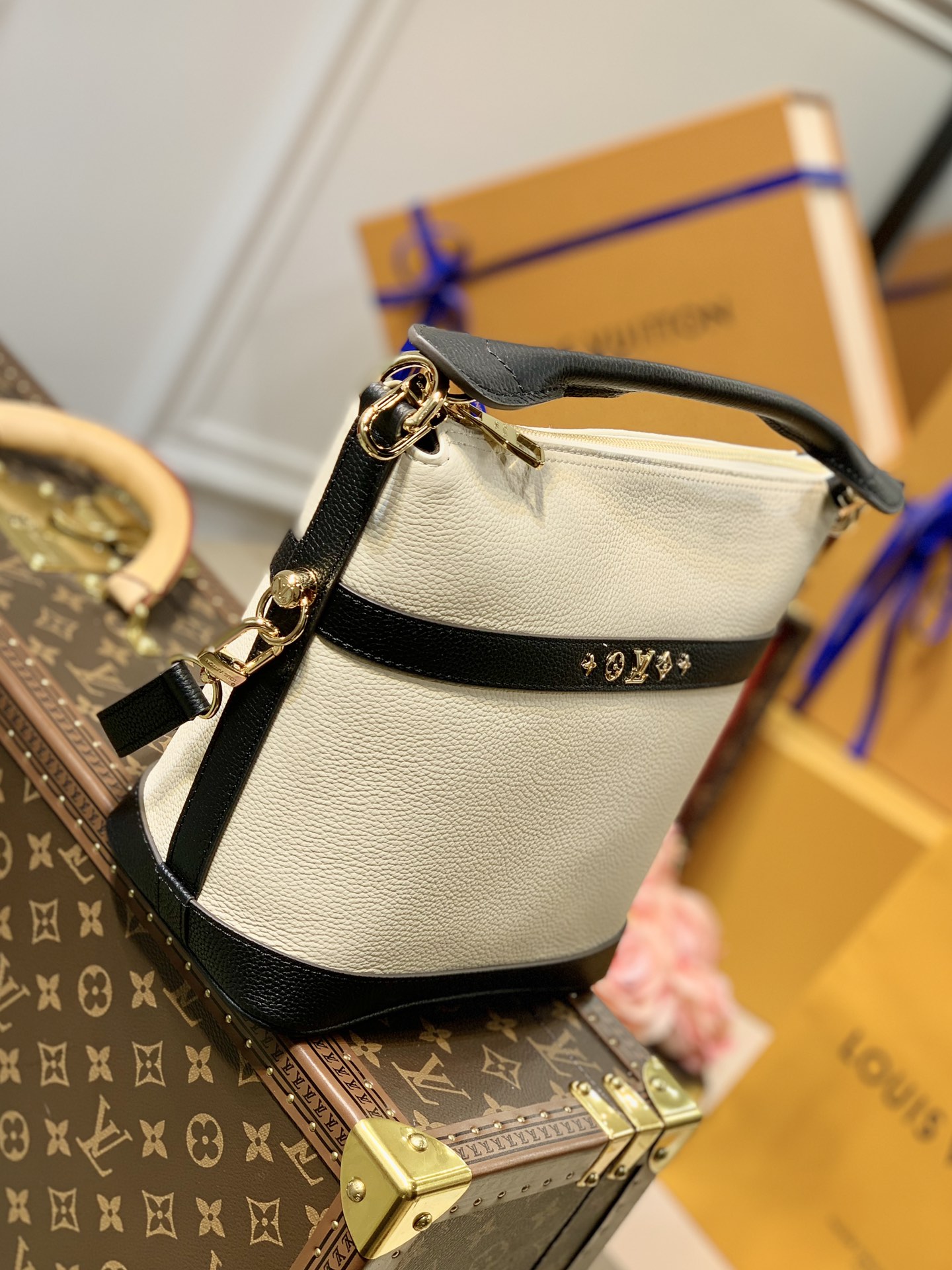 l0vis Vvtt0n cruiser pm cream and black m57813 25 x 22.5 x 13 cm