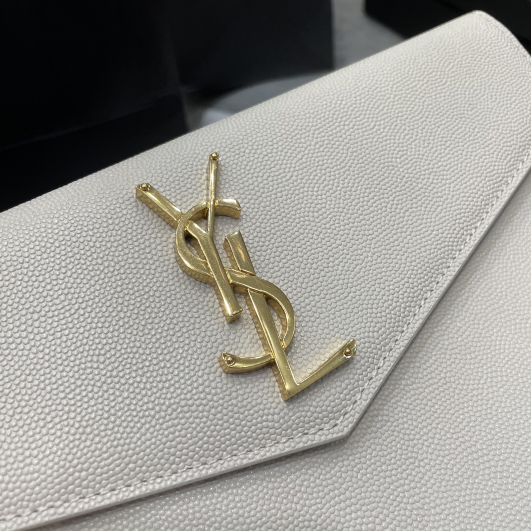 Y51 uptown pouch in grain de poudre embossed leather blanc vintage 5657391 27 × 16 × 2 cm