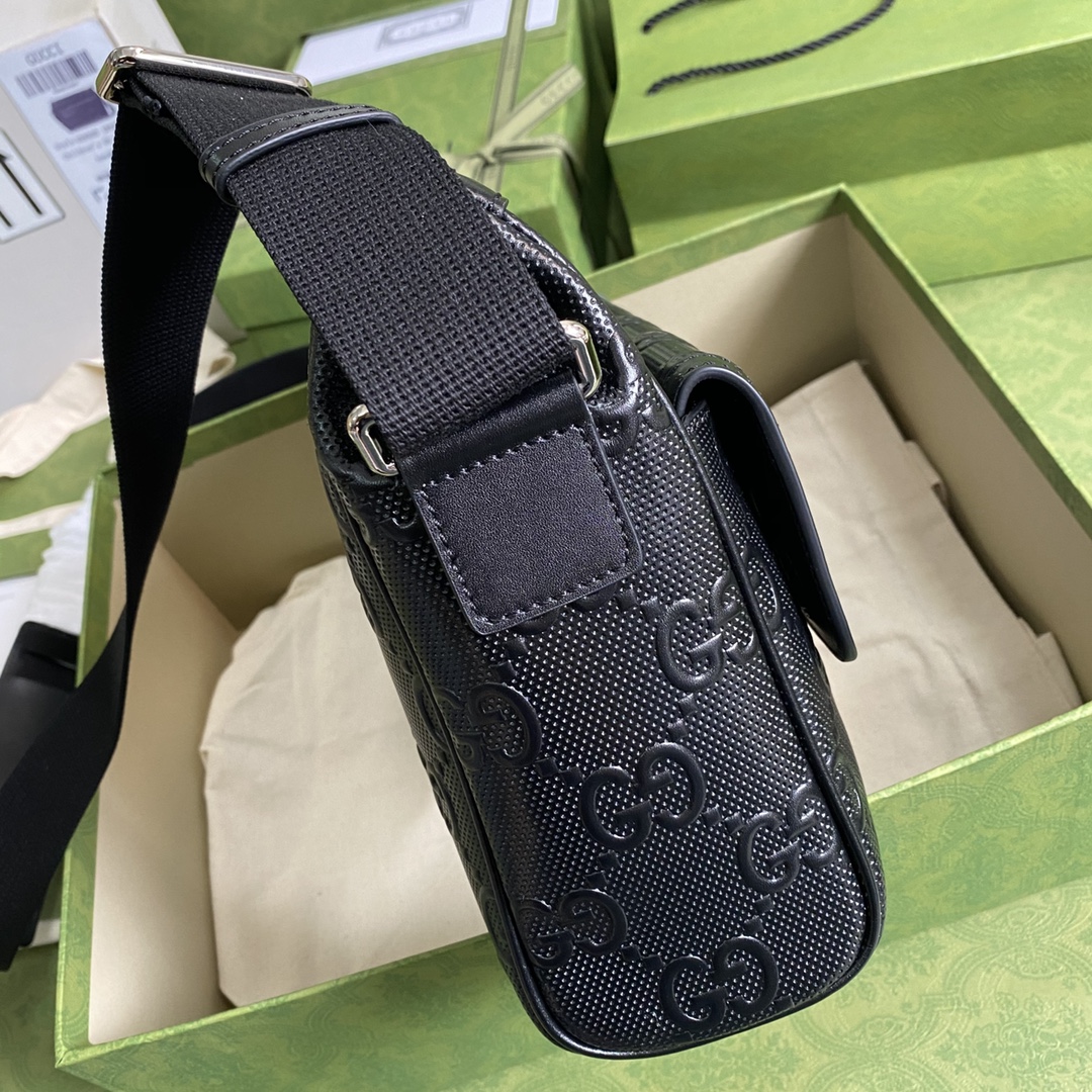 Gvc*1 gg embossed messenger bag black 658565 29 × 22 × 9.5 cm