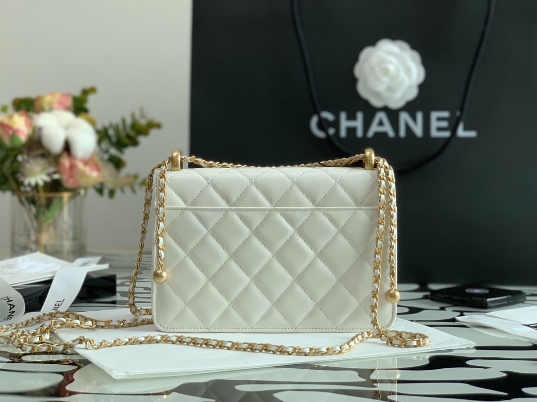 Ch**el wallet on chain calfskin & gold-tone metal white ap2289 19cm