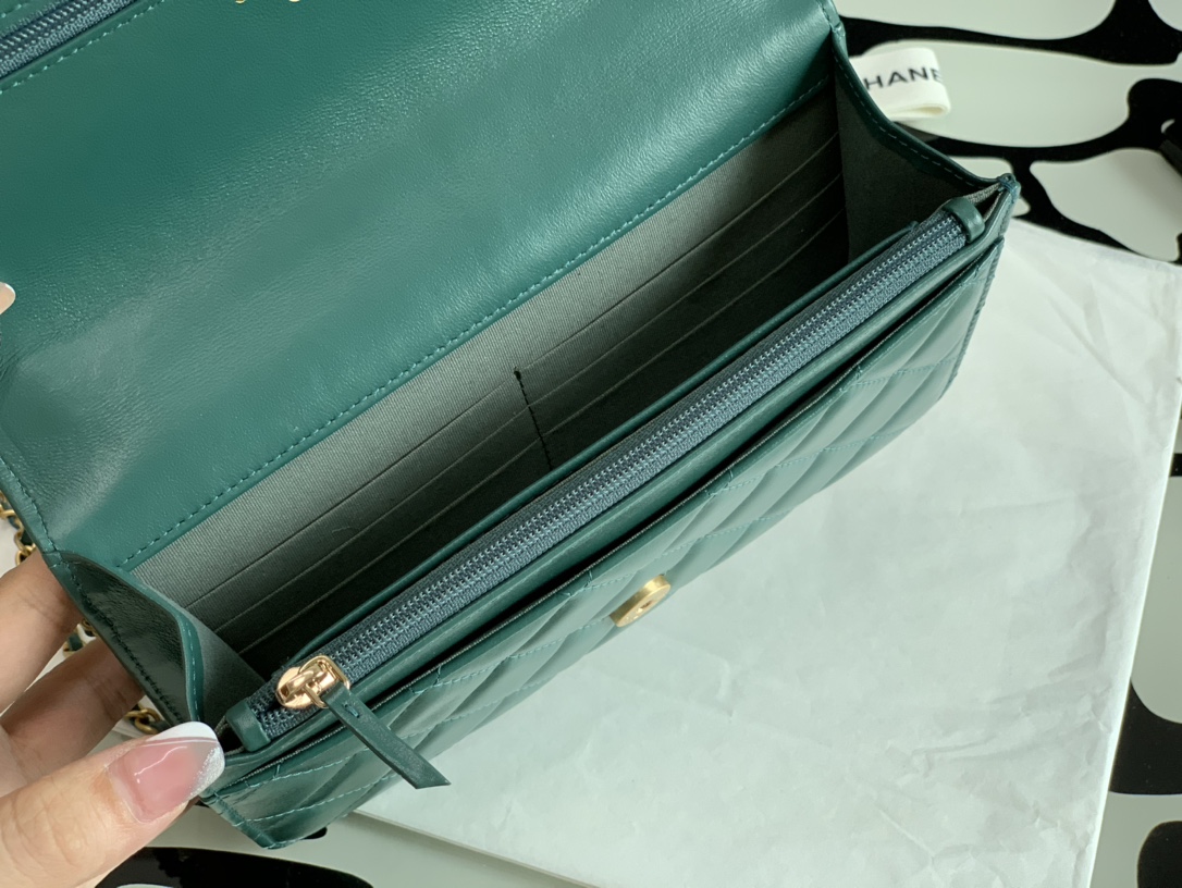 Ch**el wallet on chain calfskin & gold-tone metal forest ap2289 19cm