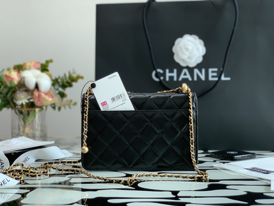 Ch**el wallet on chain calfskin & gold-tone metal black ap2289 19cm