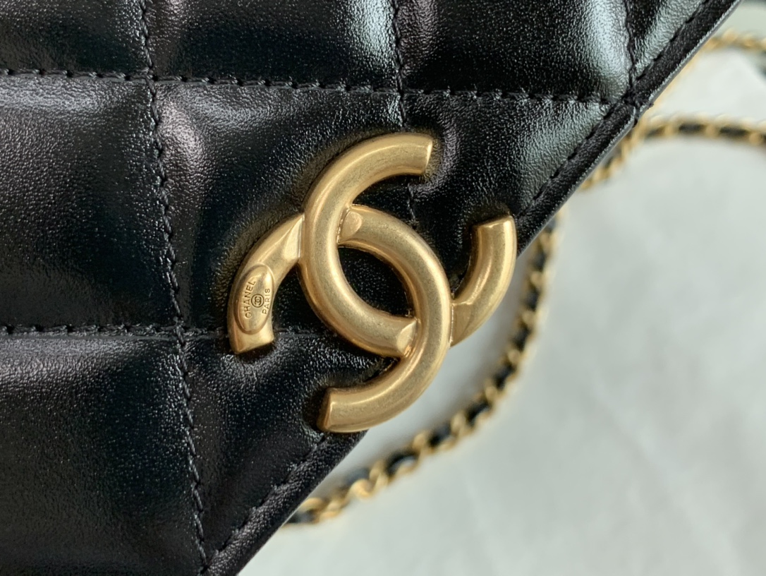 Ch**el wallet on chain calfskin & gold-tone metal black ap2289 19cm