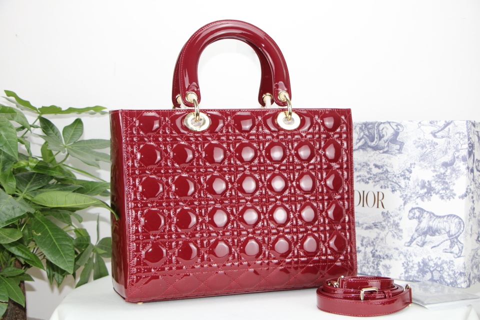 D10r large lady D10r bag cherry red patent cannage calfskin m0566 32 x 25 x 11 cm