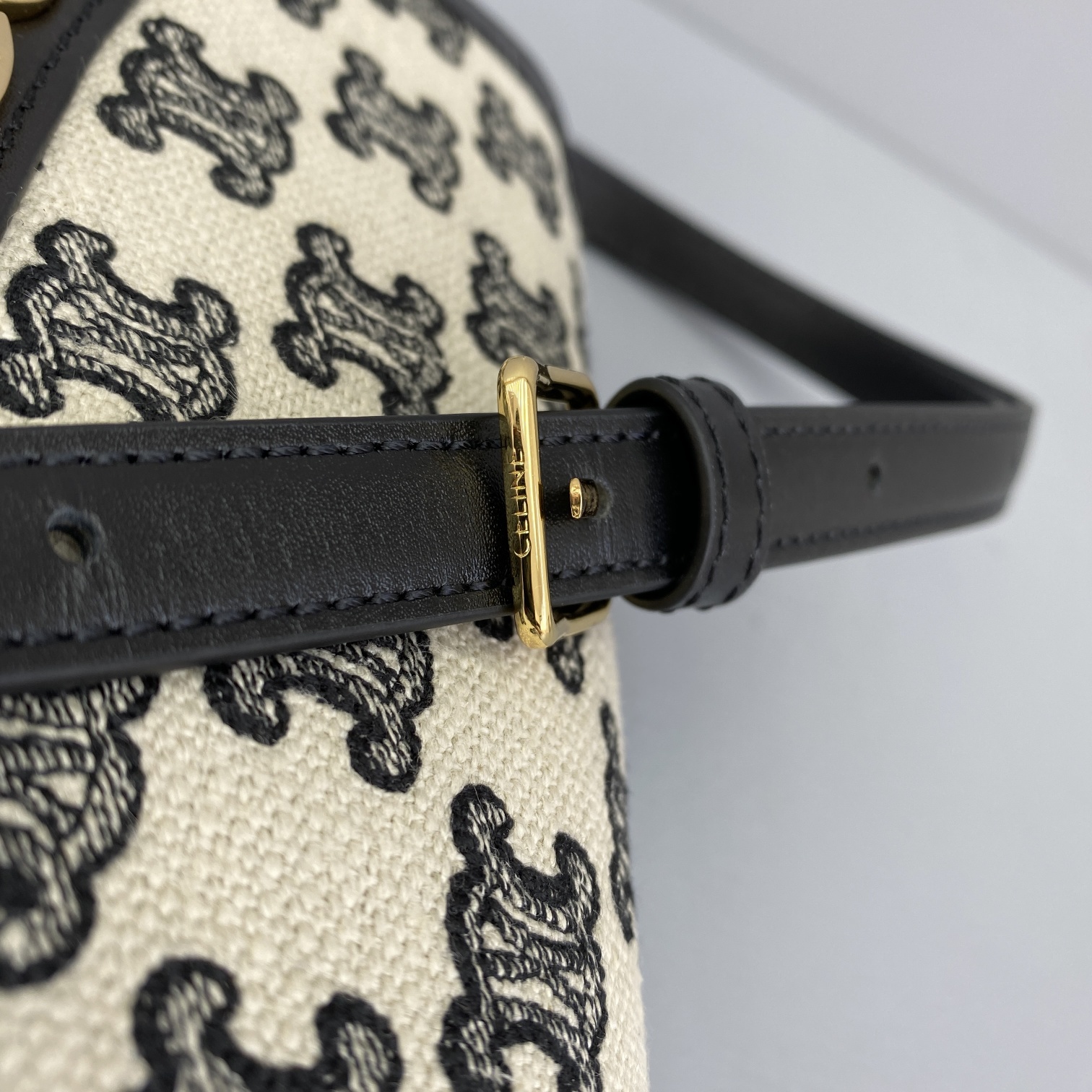Ce1i*e teen triomphe bag in textile and natural calfskin black 188882 18 x 14 x 6 cm