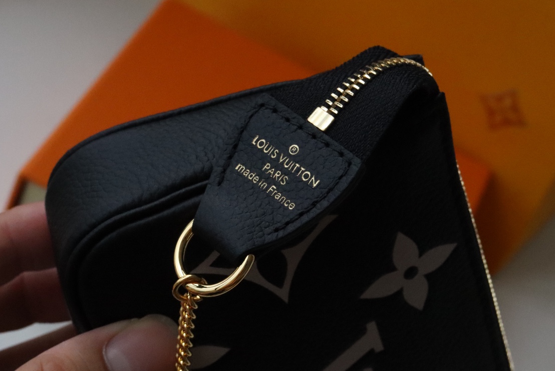 l0vis Vvtt0n mini pochette accessoires bicolor monogram empreinte leather black m80732 15.5 x 10.5 x 4 cm
