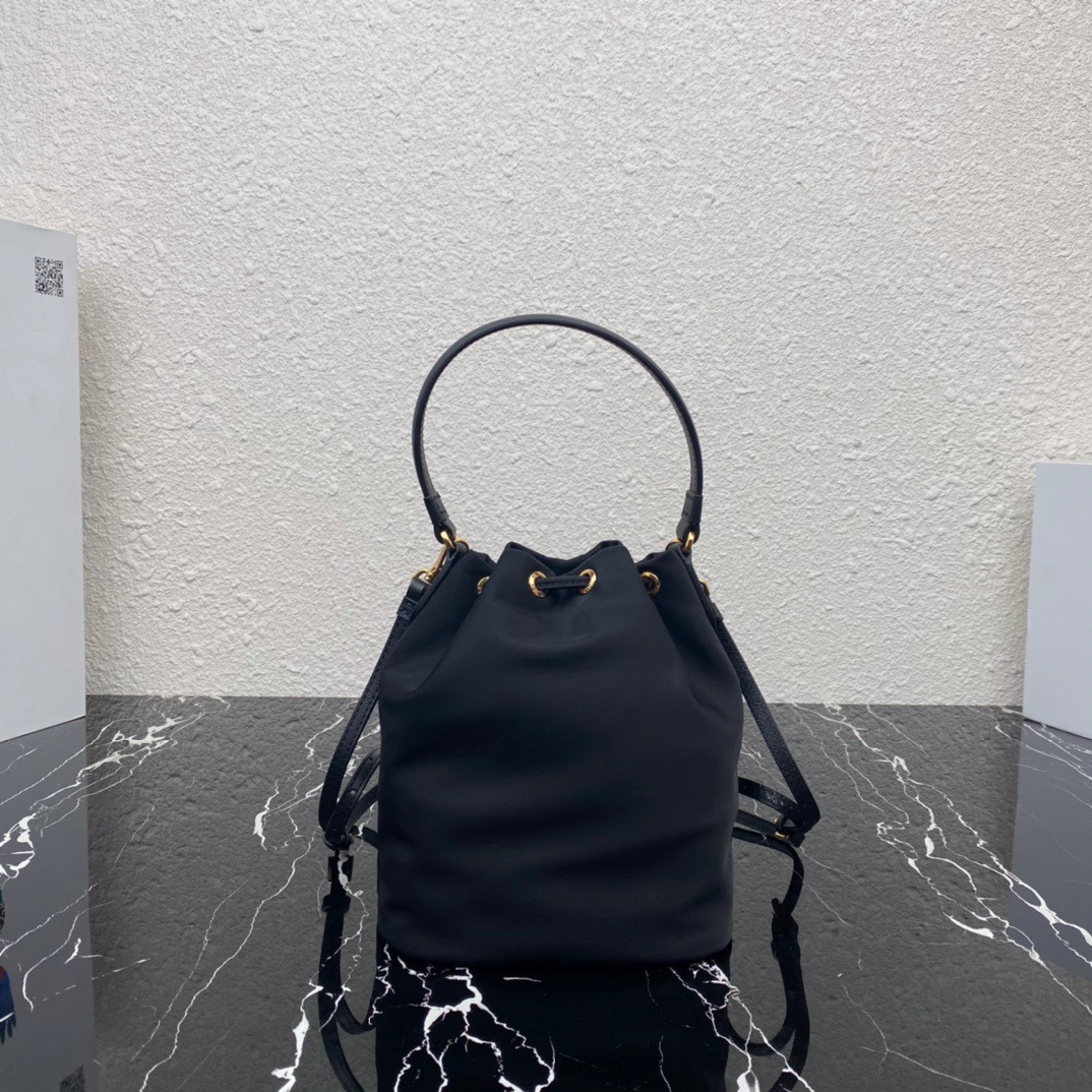 Pra*a duet re-nylon shoulder bag black 1bh038 23 × 18 × 12 cm