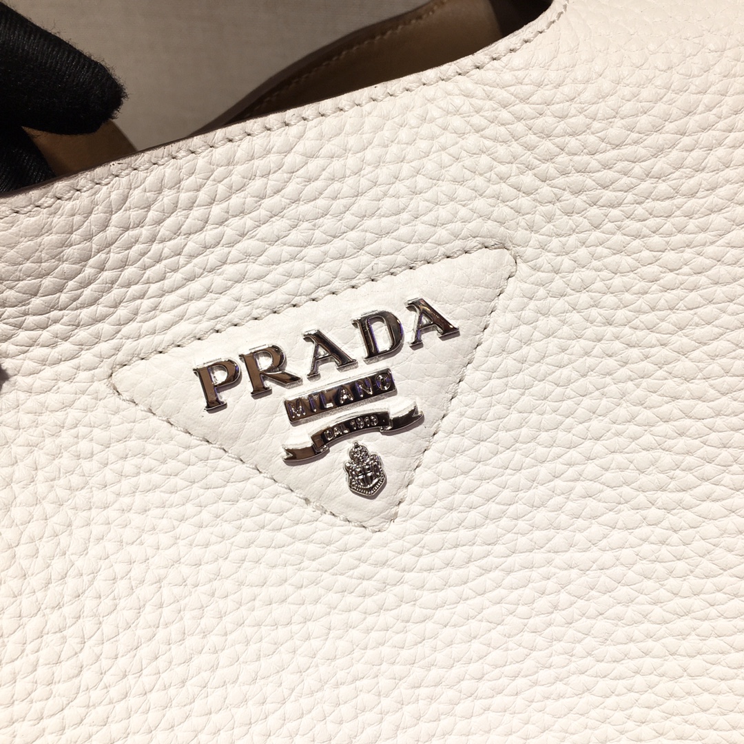 Pra*a dynamique leather handbag white and caramel 1bg335 25 x 21.5 x 14 cm