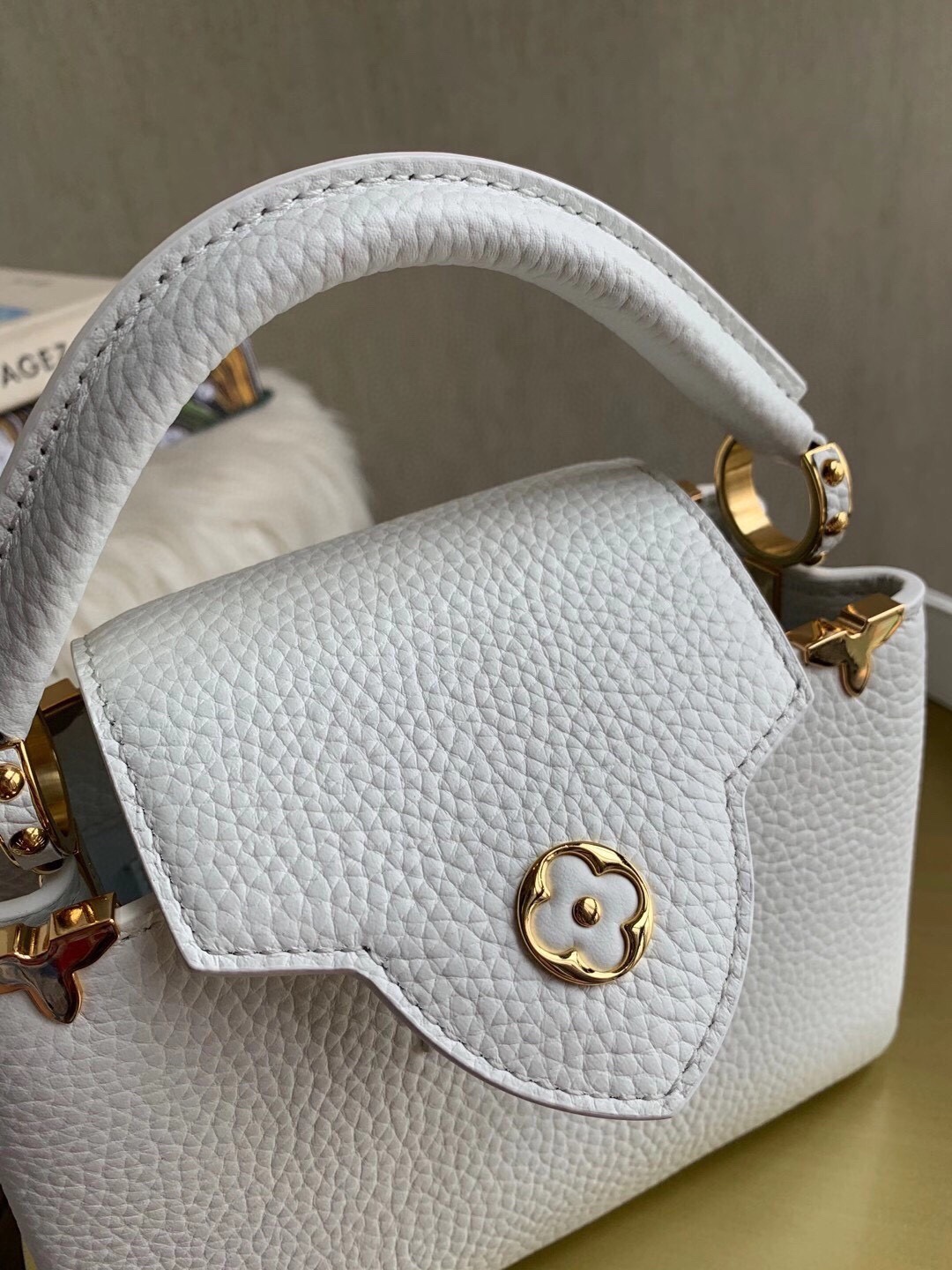 l0vis Vvtt0n capucines mini white m55854 21 x 14 x 8 cm