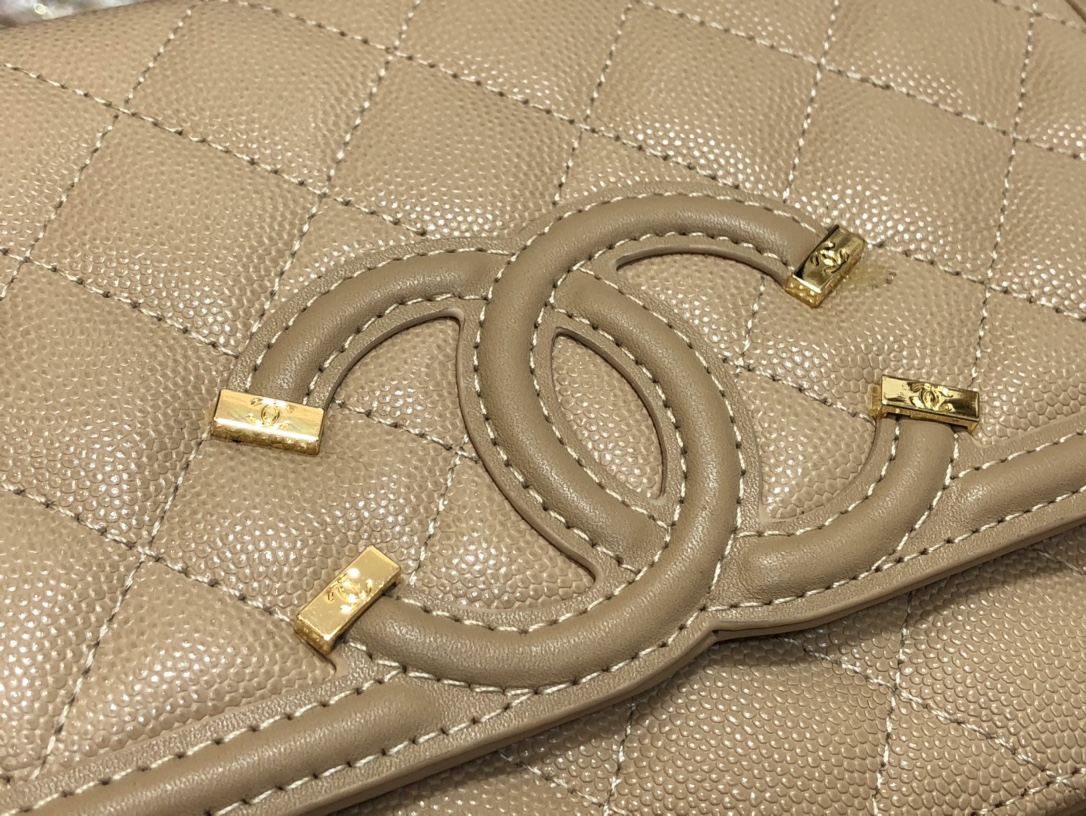 Ch**el cc filigree woc grain leather creme a84451 19.5 × 3.5 × 12 cm