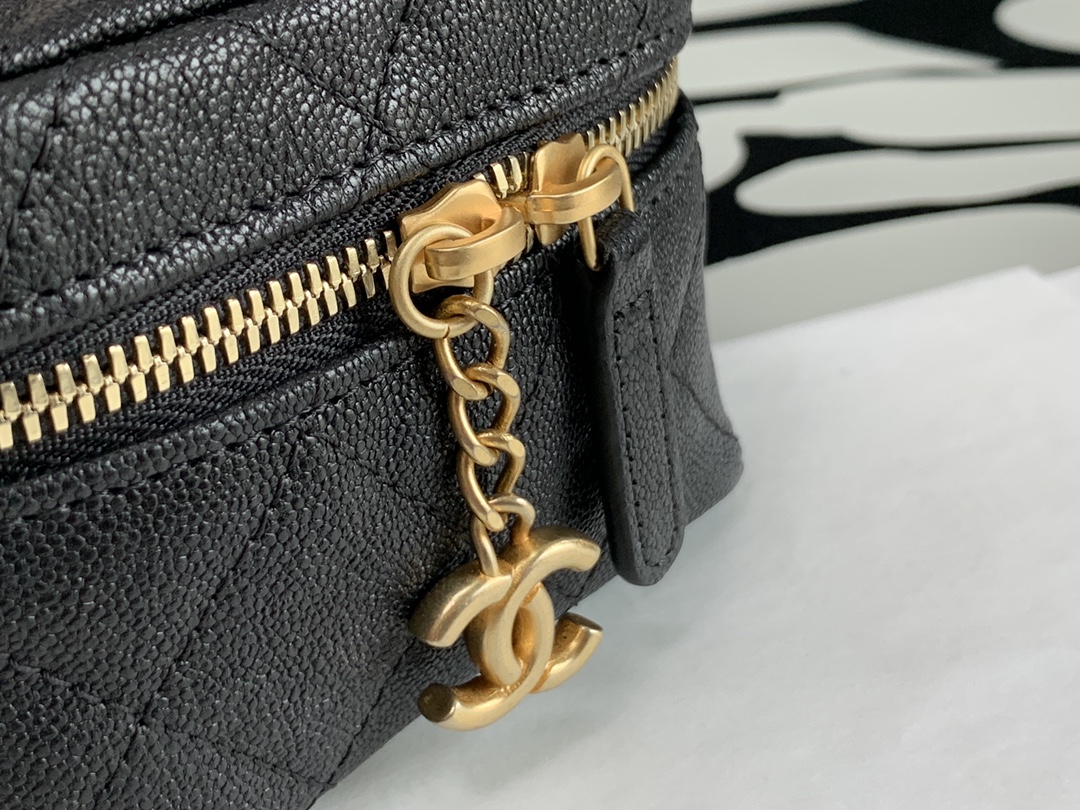 Ch**el small vanity with chain black ap2194 12 × 11.5 × 7 cm