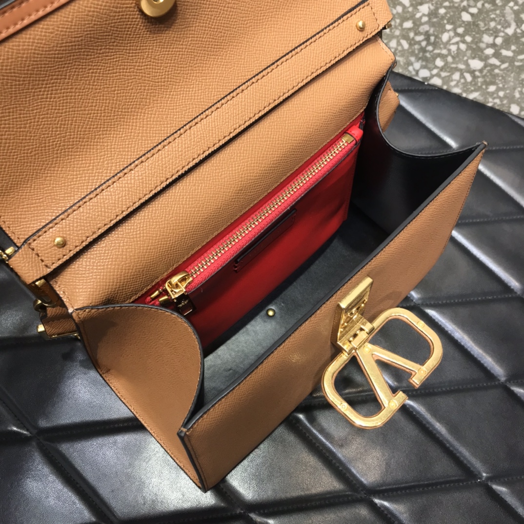 Va1e*ntin0 small vsling grainy calfskin handbag beige zw2b0f 25.5 x 12 x 19 cm
