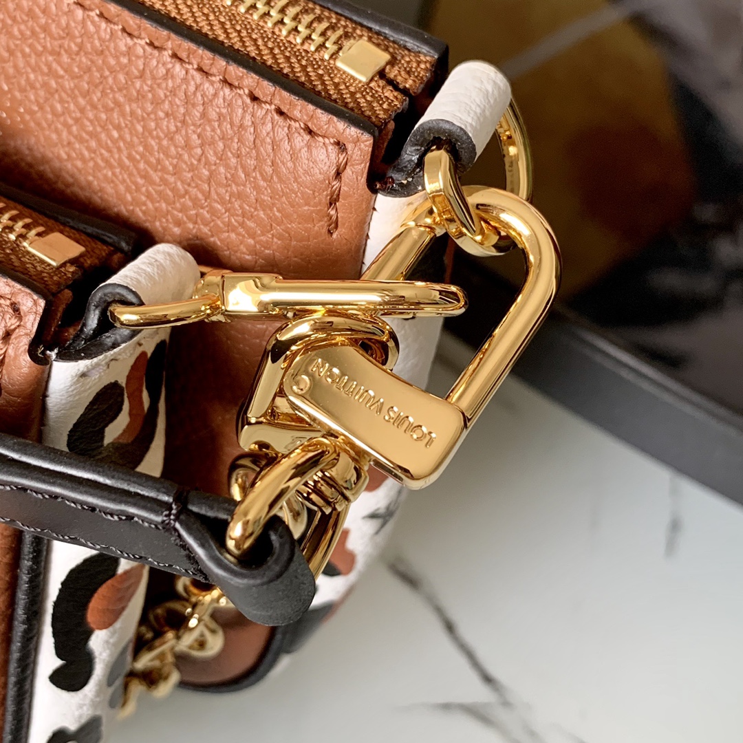 l0vis Vvtt0n multi pochette accessoires monogram empreinte leather caramel m45839 23.5 × 13 × 4.5 cm